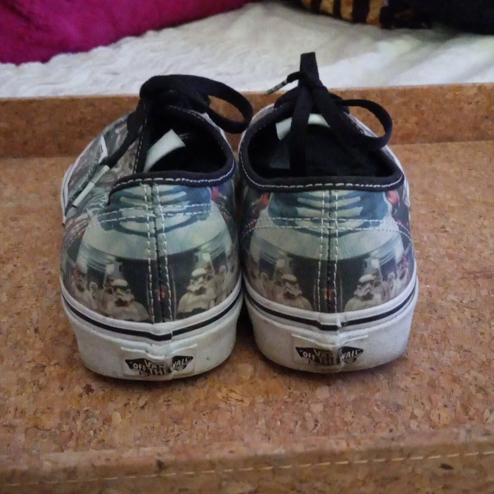 VANS Graphic Star Wars Print Sneakers Mens Sz. 7.5 Womens Sz. 9